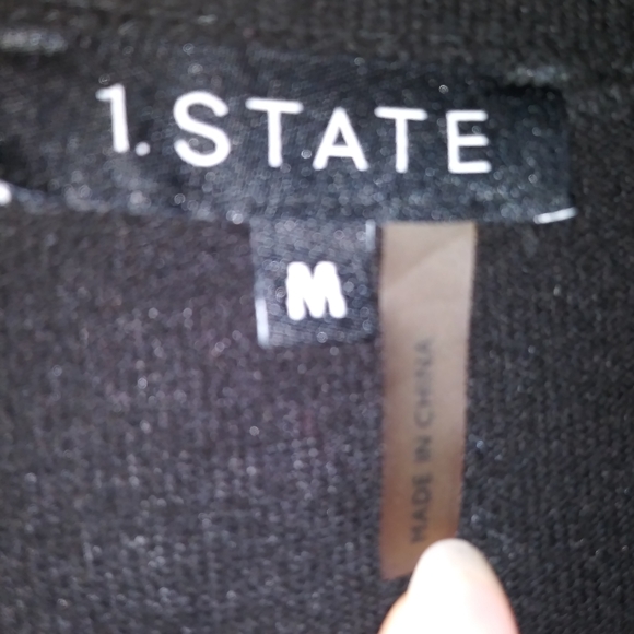 1. STATE Cut Out Pullover V Neck Top M - Picture 5 of 6
